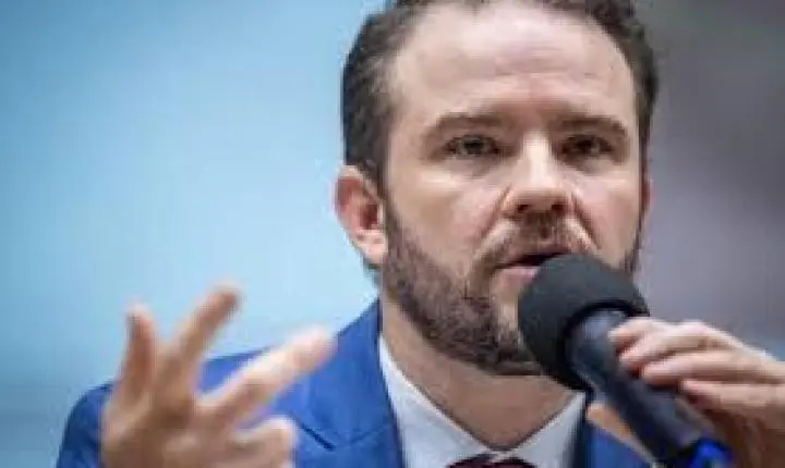 Governo vai liberar uso de FGTS em programa para brasileiros endividados, diz Durigan