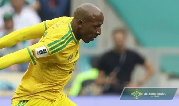 Infância difícil e morte da avó antes de jogo da Copa: quem era o jogador sul-africano que morreu dias após voltar do Mundial