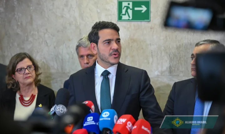 Jorge Messias fala pela primeira vez após derrota histórica no Senado