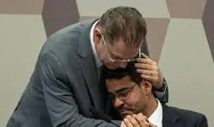 Líder do PL abraça Messias em sabatina, é criticado e se explica: 'Princípio de educação'