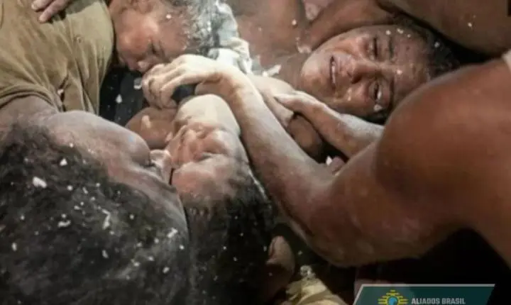 Mãe amamenta e mantém filhos vivos por 11 dias nos escombros do terremoto na Venezuela; vídeo