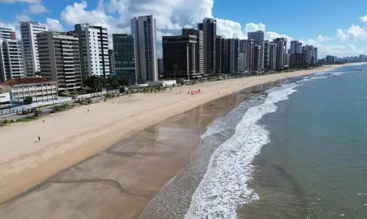 Menino mordido por tubarão em Piedade tem perna amputada, diz médico do HR