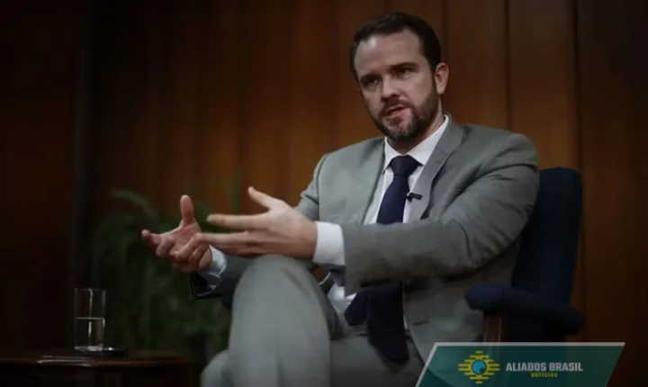 Ministro da Fazenda de Lula critica sanções dos EUA a brasileiros por suposta ligação com PCC