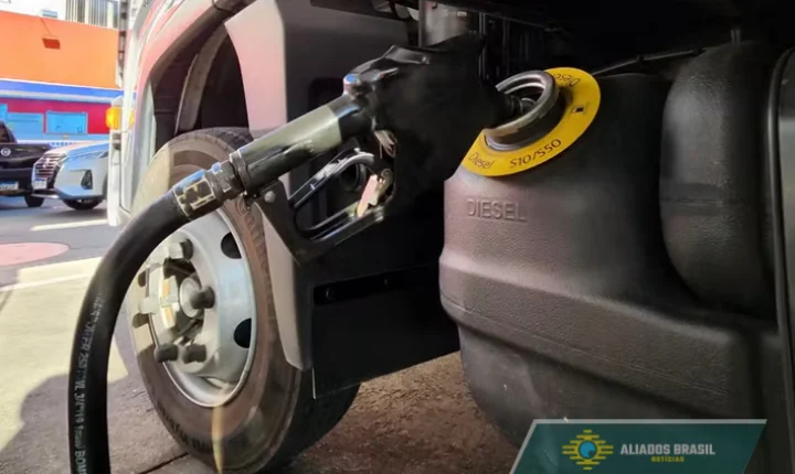 Mistura de etanol na gasolina vai mudar para 32% e do biodiesel no diesel para 16%, confirma Lula