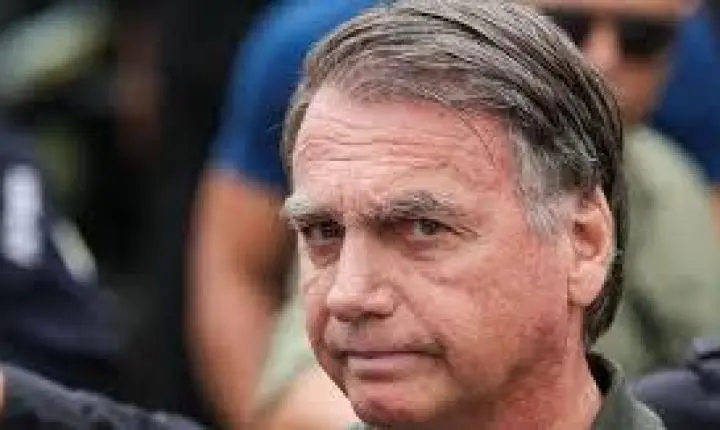 Moraes dá 24 horas e cobra explicações de Bolsonaro por arma apreendida em blitz