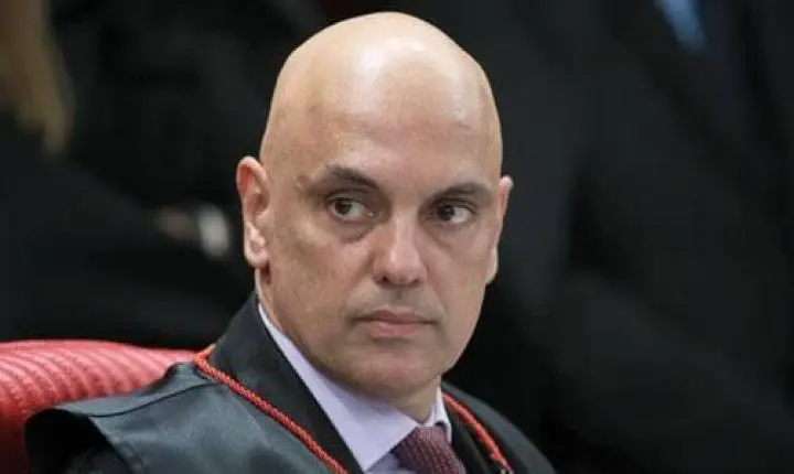 Moraes deve se reunir com defesa de Bolsonaro antes de definir domiciliar