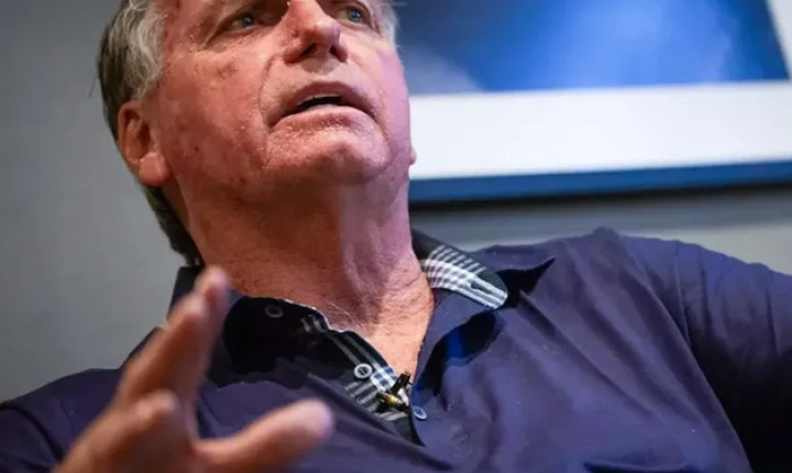 Moraes mantém prisão domiciliar humanitária de Bolsonaro