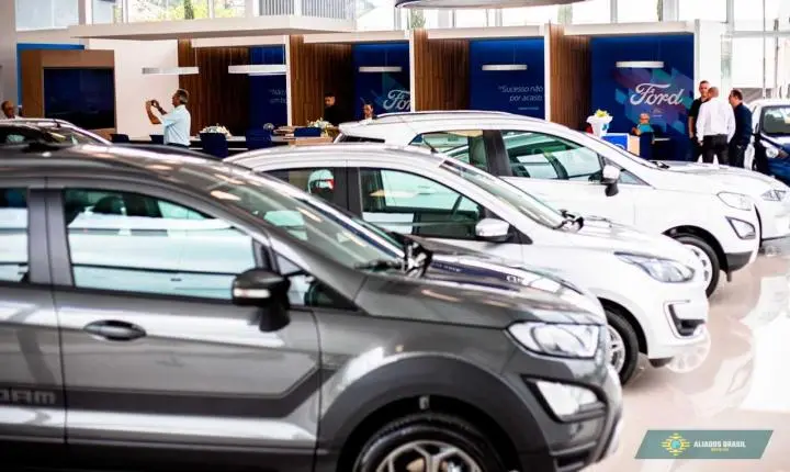 Motoristas de aplicativo e taxistas poderão financiar veículos seminovos de até R$ 150 mil