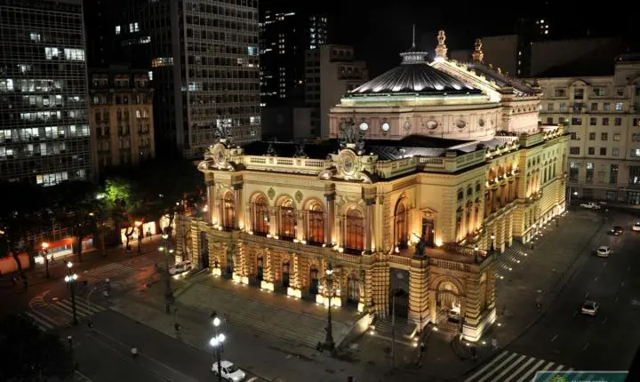 Novo gestor promete fim de militância política em espetáculos do Theatro Municipal, em SP