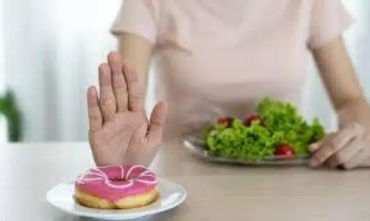 O que acontece com o corpo quando você para de consumir açúcar? Especialistas explicam os efeitos