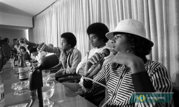 O que aconteceu com os irmãos de Michael Jackson que fizeram parte do Jackson 5? Confira