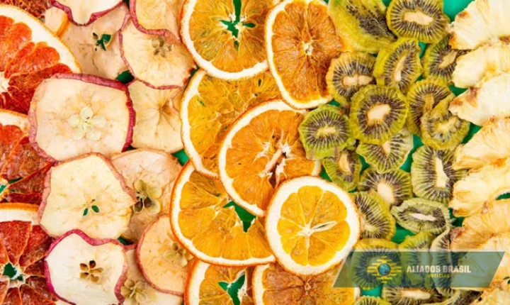 O snack fitness que virou febre: será que a fruta liofilizada mantém os mesmos nutrientes?
