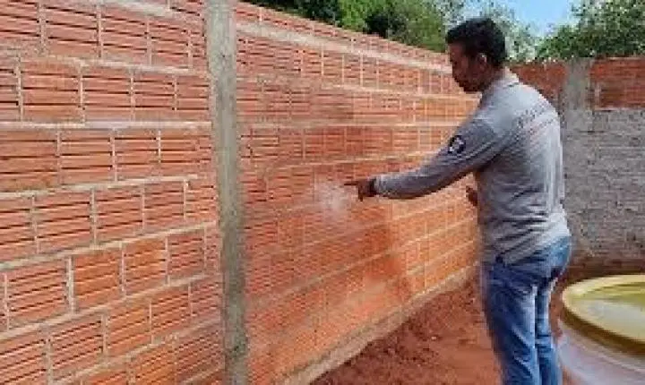 O tijolo ficará mais resistente e sem umidade por mais tempo: um cuidado simples que evita danos permanentes nas paredes