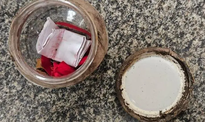 Objeto de feitiçaria é achado no gabinete de Magno Malta. Veja imagens