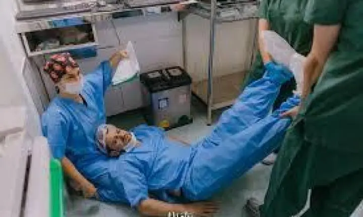 Pai desmaia ao ver filha nascer em SC, diverte equipe e vídeo viraliza nas redes sociais