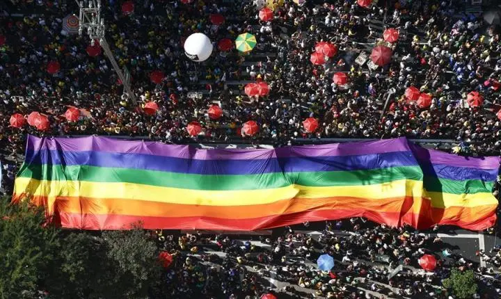 Parada LGBT+ adota tom eleitoral: “A rua convoca, a urna confirma”