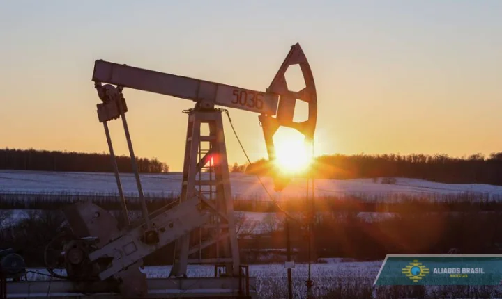 Petróleo despenca mais de 5% após avanço nas negociações entre EUA e Irã