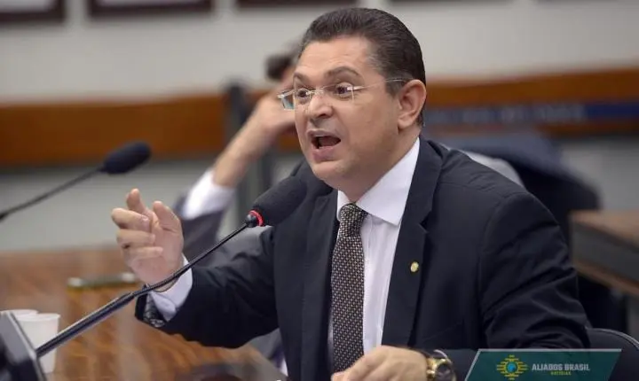 PL tenta convencer TSE a mudar contagem de voto na eleição