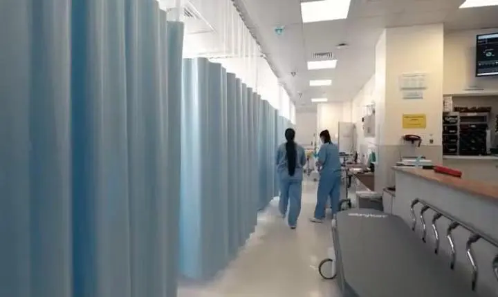 Polícia investiga se adolescente mãe de recém-nascida encontrada em lixeira de hospital foi estuprada