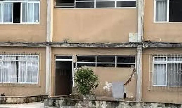 Prédio de quatro andares afunda, fere moradores e local é evacuado às pressas em Itajaí; VÍDEO