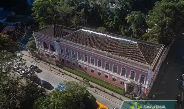 Príncipe é trancado para fora de palácio em briga da Família Real que foi parar na Justiça; entenda