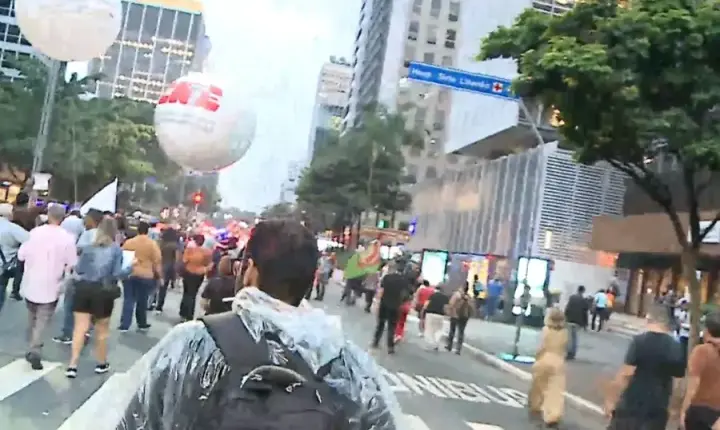 Professores da rede estadual de SP anunciam greve e assembleia no Masp