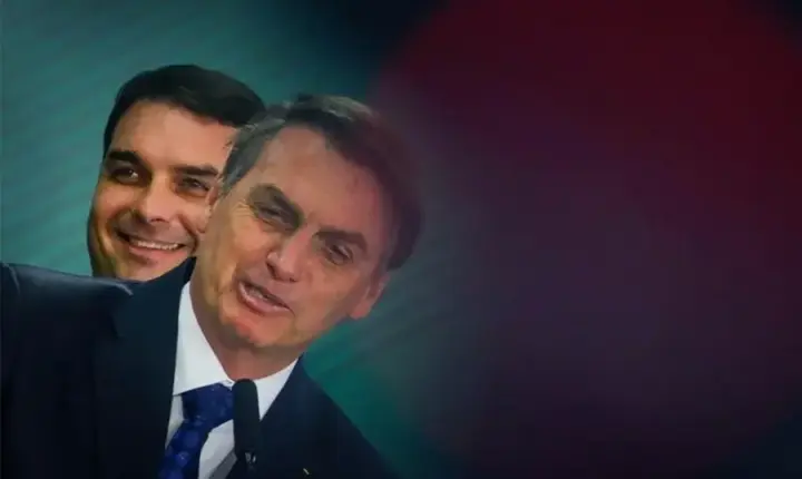 PT usa a Bíblia em ofensiva contra Flávio Bolsonaro