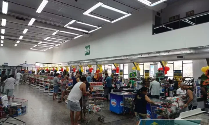 Rede de supermercados reúne produtos de mais de dez países para a Copa do Mundo