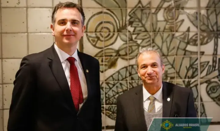 Relator do caso de menina de 12 tem fotos com ministros do STF