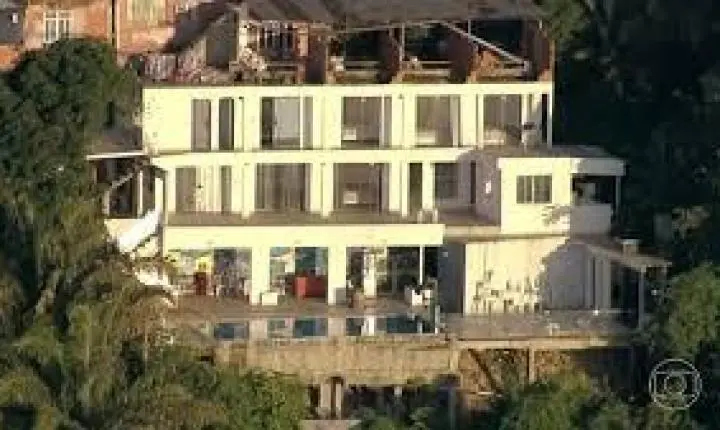 Suíte presidencial, passagem secreta e fuga antes da polícia: imagens exclusivas mostram esconderijo de traficante no Vidigal