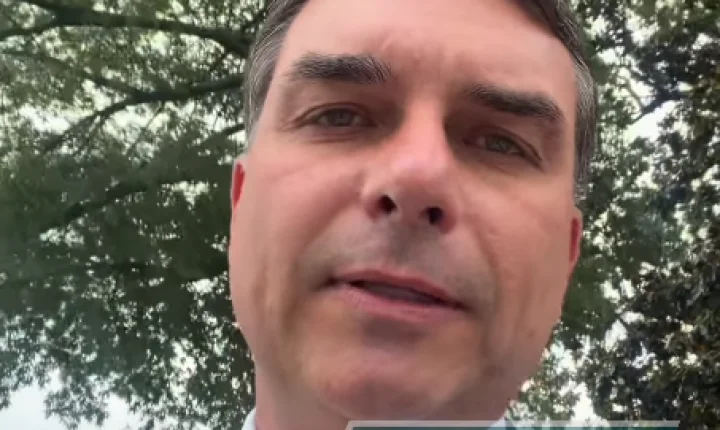 URGENTE: Flávio Bolsonaro acaba de chegar na Casa Branca. Veja o vídeo