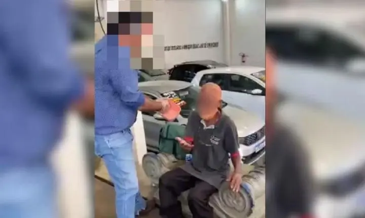 Idoso em situação de rua tem cabelos e barba tingidos de vermelho por empresário em troca de doações