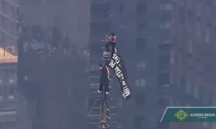 VÍDEO: Escaladores russos invadem o Empire State para pedido de casamento e terminam presos