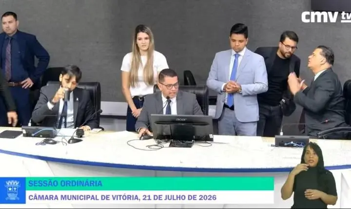 VÍDEO: presidente da Câmara de Vitória xinga no microfone ao encerrar sessão: 'Quero que se f*** e que meu p** cresça'